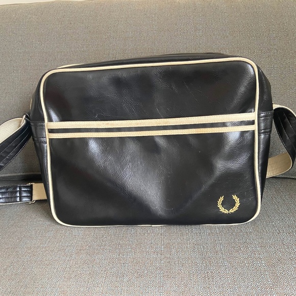 Classic Shoulder Bag - Picture 1 of 7